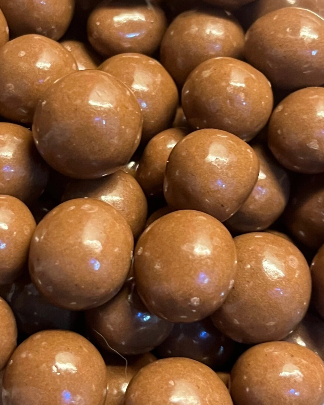 MILK CHOCOLATE HAZELNUT