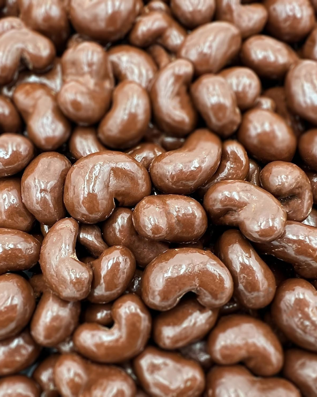 MILK CHOCOLATE CASHEW